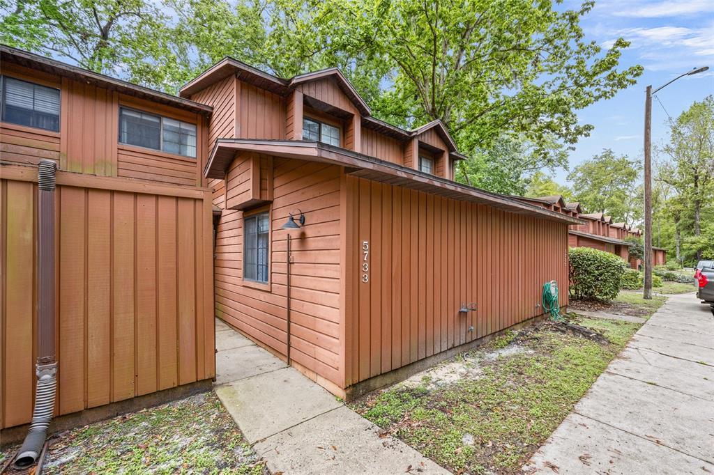 Picture of 5733 SW 10Th Place, Gainesville, FL 32607