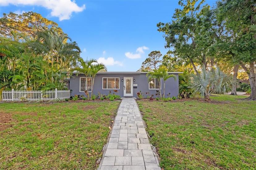 Picture of 1136 Serpentine Drive S, St Petersburg FL 33705