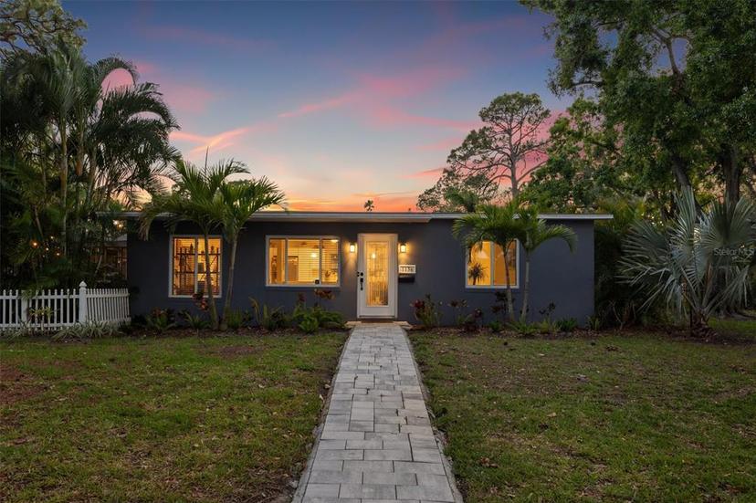 Picture of 1136 Serpentine Drive S, St Petersburg FL 33705