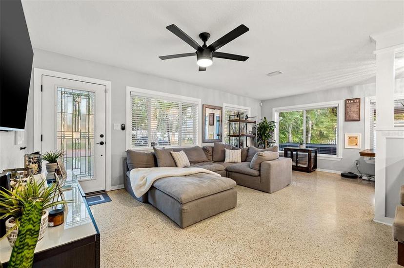 Picture of 1136 Serpentine Drive S, St Petersburg FL 33705