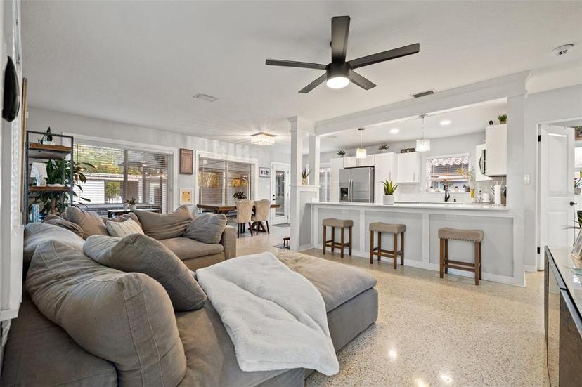 Picture of 1136 Serpentine Drive S, St Petersburg FL 33705