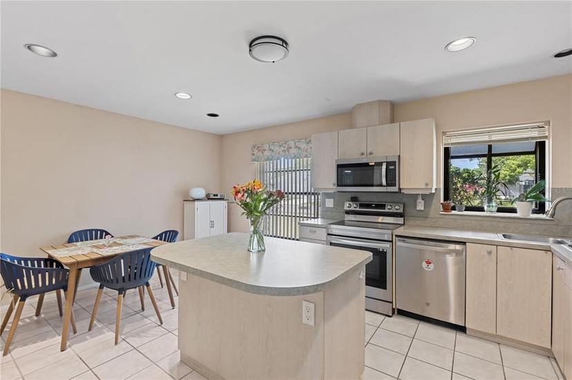 Picture of 1912 Deancroft Road, Sarasota FL 34235