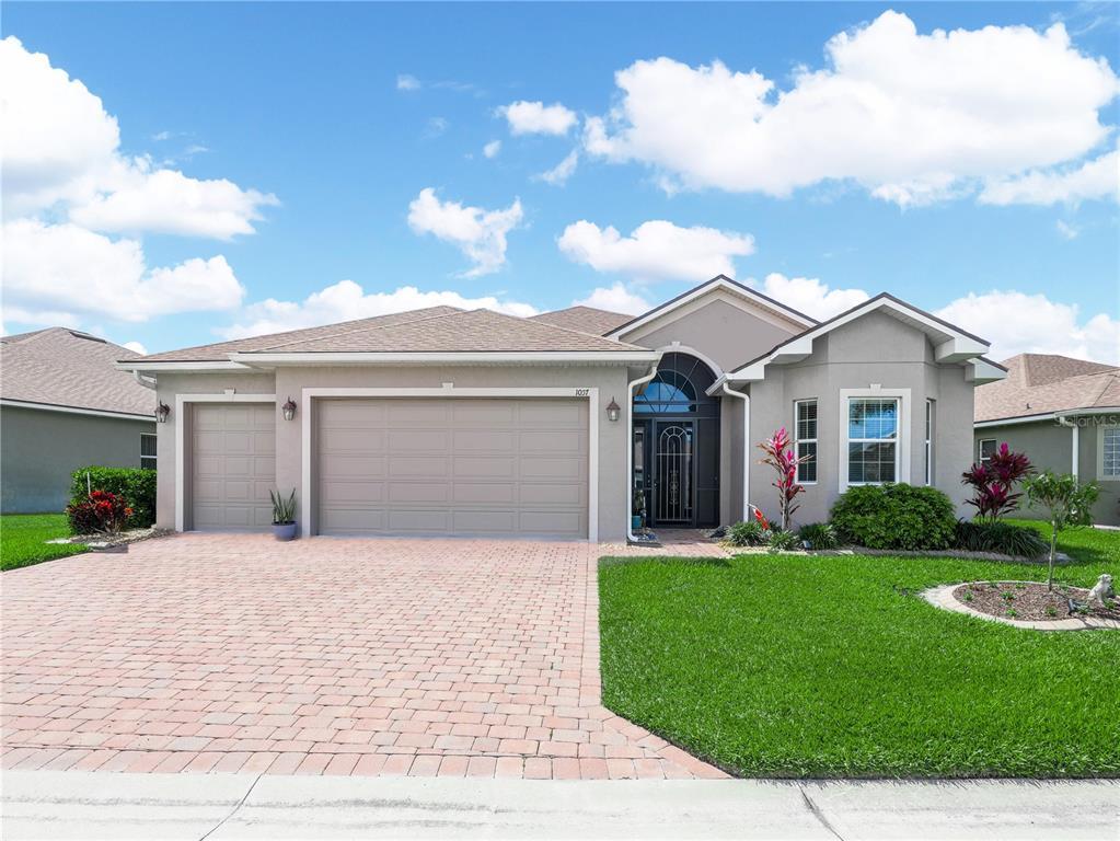 Picture of 1057 Sawgrass Drive, Winter Haven, FL 33884