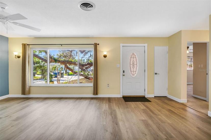 Picture of 1250 12Th Court Sw, Largo FL 33770
