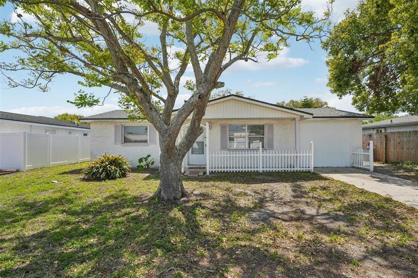 Picture of 7034 N King Arthur Drive E Unit 4, Port Richey FL 34668