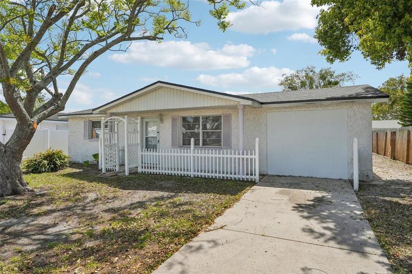 Picture of 7034 N King Arthur Drive E Unit 4, Port Richey FL 34668