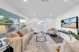 Picture of 136 30Th Avenue N, St Petersburg, FL 33704
