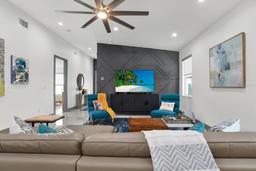 Picture of 511 45Th Avenue N, St Petersburg, FL 33703