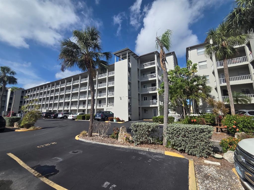 Picture of 3368 Lake Bayshore Drive Unit 217 Building P, Bradenton, FL 34205