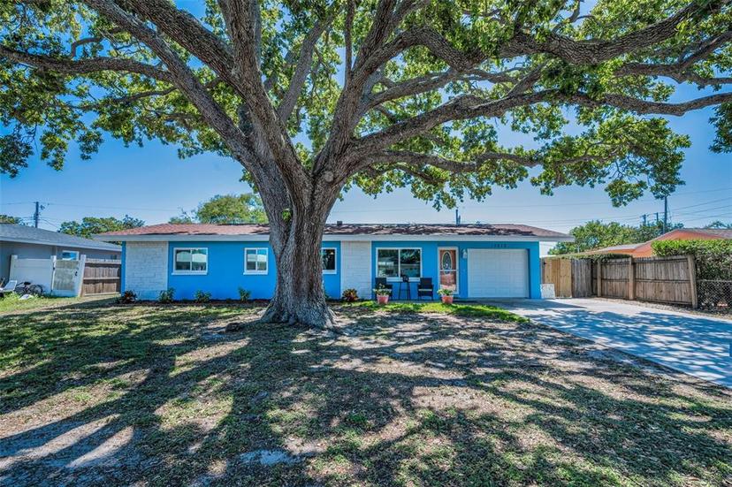 Picture of 13970 Montego Drive, Seminole FL 33776