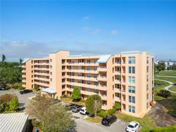 Picture of 4570 Pinebrook Circle Unit 406, Bradenton, FL 34209