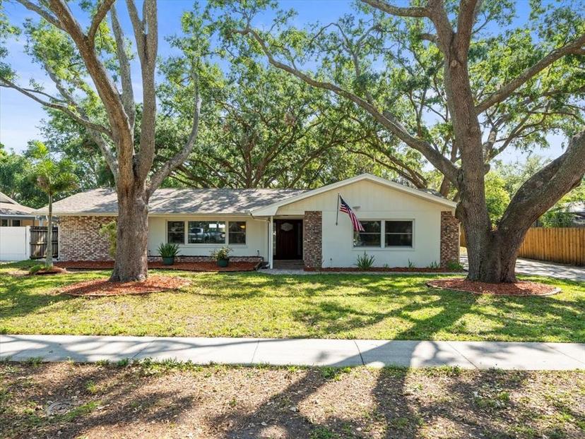 Picture of 13556 Lake Magdalene Drive, Tampa FL 33613