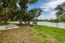 Picture of 10517 Blossom Lake Drive, Seminole, FL 33772