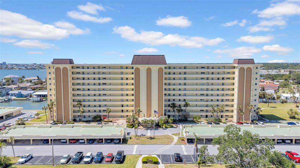 Picture of 4725 Cove Circle Unit 302, St Petersburg, FL 33708