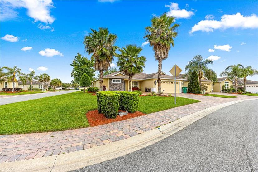 Picture of 10460 Silver Maple Avenue, Oxford FL 34484