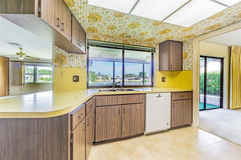 Picture of 601 Riviera Bay Drive Ne, St Petersburg FL 33702
