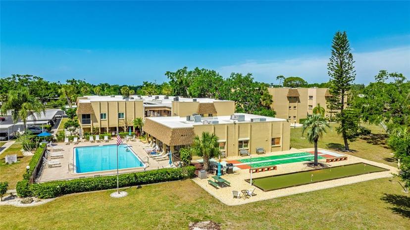 Picture of 1330 Glen Oaks Drive E Unit 374D, Sarasota FL 34232