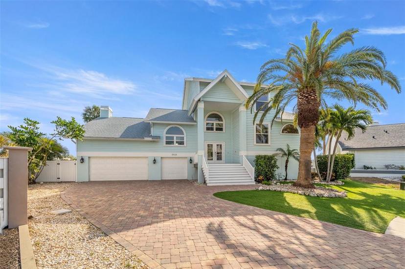 Picture of 5925 Seabird Drive S, Gulfport FL 33707