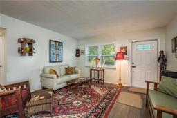 Picture of 438 39Th Avenue N, St Petersburg, FL 33703