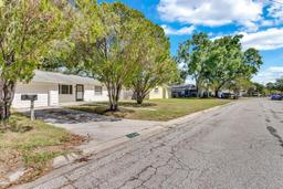Picture of 129 NW Lincoln Circle N, St Petersburg, FL 33702