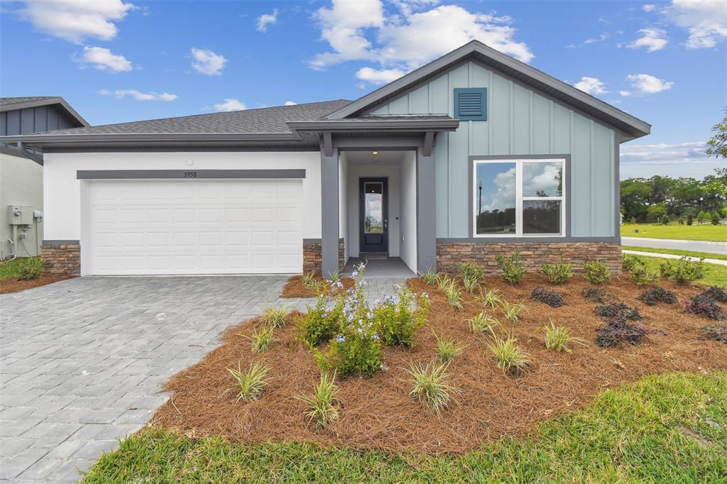 Picture of 5950 Bristle Oak Street, Mount Dora, FL 32757