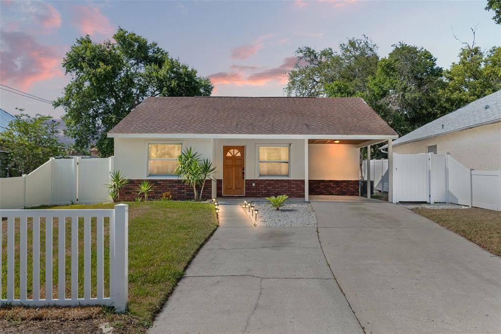 Picture of 439 E Boyer Street, Tarpon Springs, FL 34689
