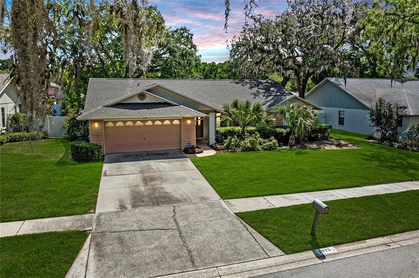 Picture of 2925 Starmount Drive, Valrico FL 33596