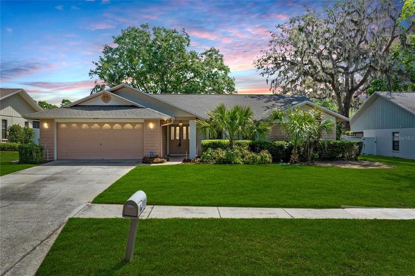 Picture of 2925 Starmount Drive, Valrico FL 33596