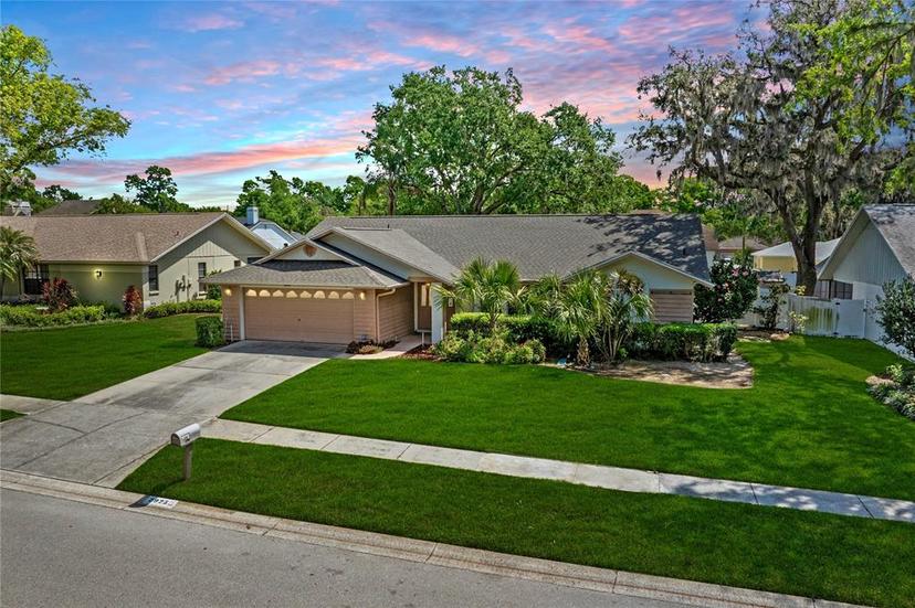 Picture of 2925 Starmount Drive, Valrico FL 33596