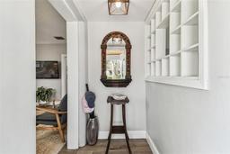 Picture of 610 N Woodlynne Avenue, Tampa, FL 33609