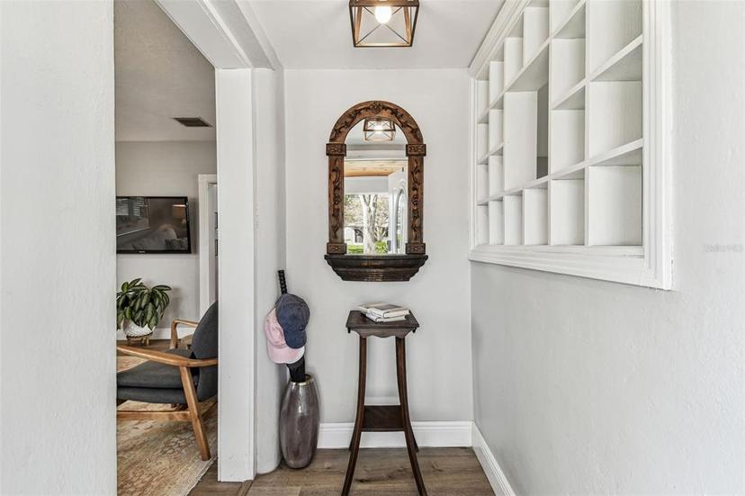 Picture of 610 N Woodlynne Avenue, Tampa FL 33609