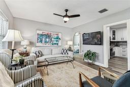 Picture of 610 N Woodlynne Avenue, Tampa, FL 33609