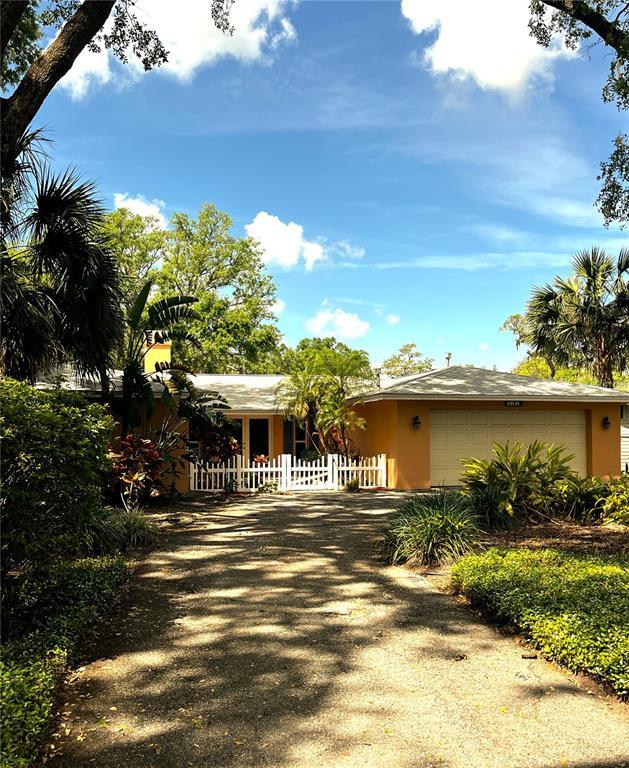 Picture of 2121 Suzanne Drive, Mount Dora FL 32757