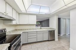 Picture of 610 Cranes Way Unit 207, Altamonte Springs, FL 32701