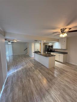 Picture of 940 Byron Court Unit 17C, Sarasota, FL 34243
