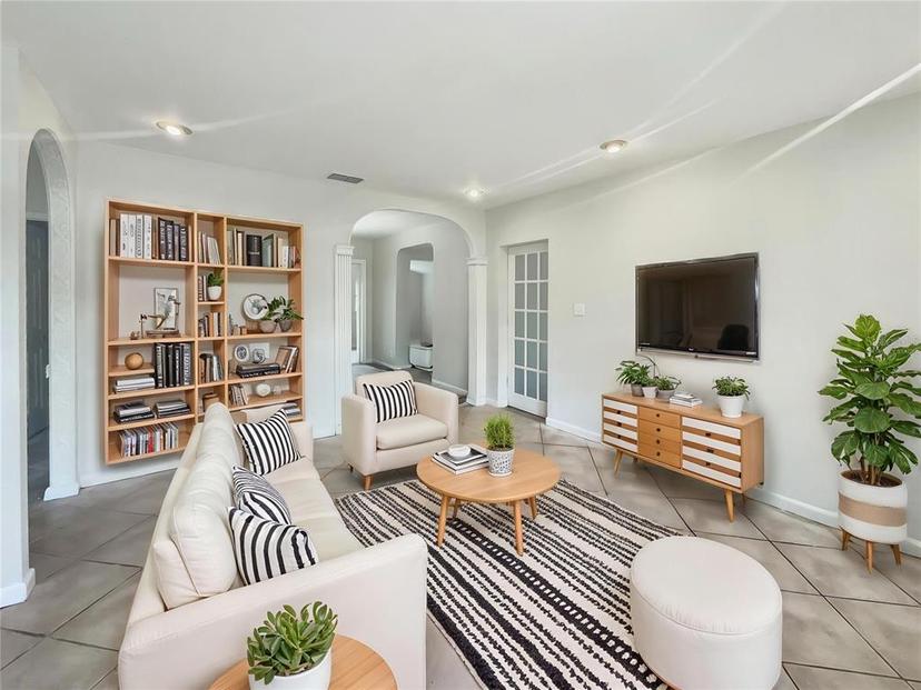 Picture of 2405 E Annie Street, Tampa FL 33612