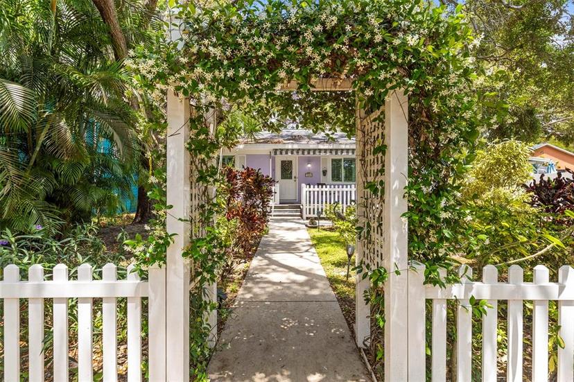 Picture of 522 James Street, Dunedin, FL 34698