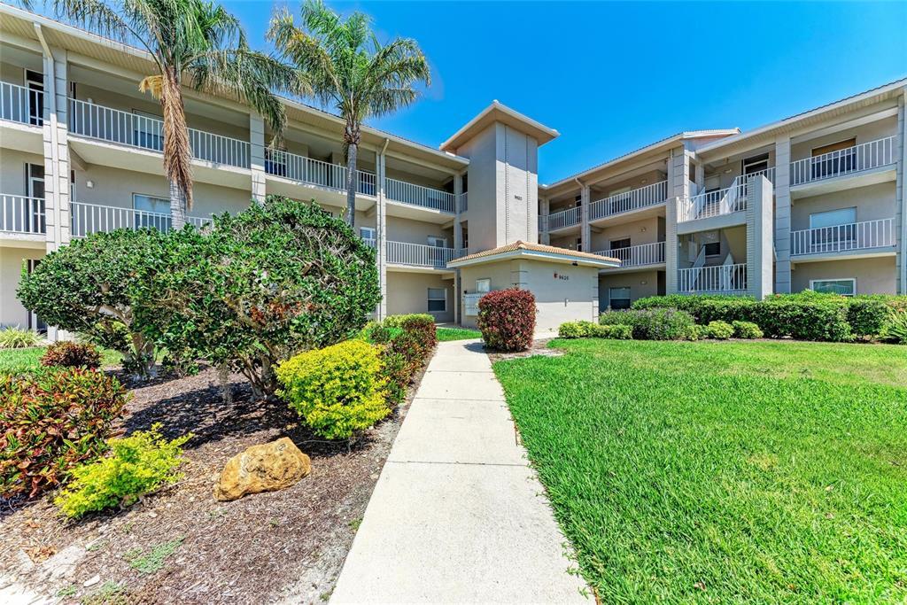 Picture of 9620 Club South Circle Unit 5208, Sarasota, FL 34238