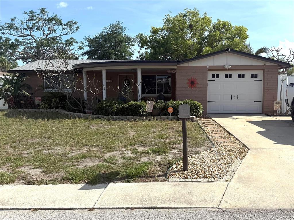 Picture of 3302 Eisenhower Drive, Holiday, FL 34691