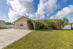 Picture of 11242 Stone Gate Court, Orlando, FL 32837
