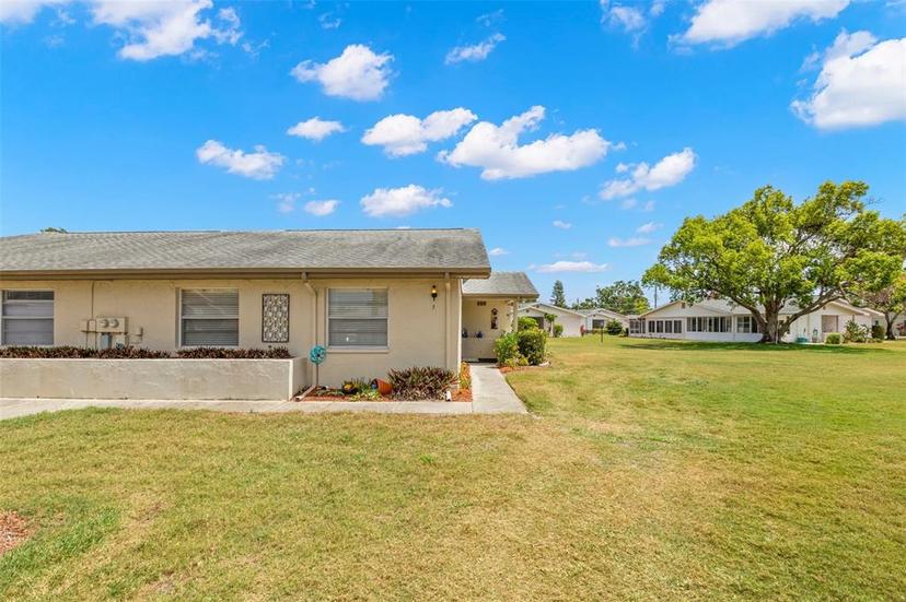 Picture of 1905 Canterbury Lane Unit 7, Sun City Center FL 33573