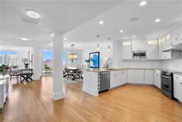 Picture of 700 Beach Drive E Unit PH 2, St Petersburg, FL 33701