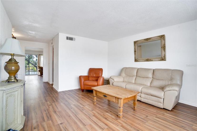 Picture of 9001 Tudor Drive Unit H210, Tampa FL 33615