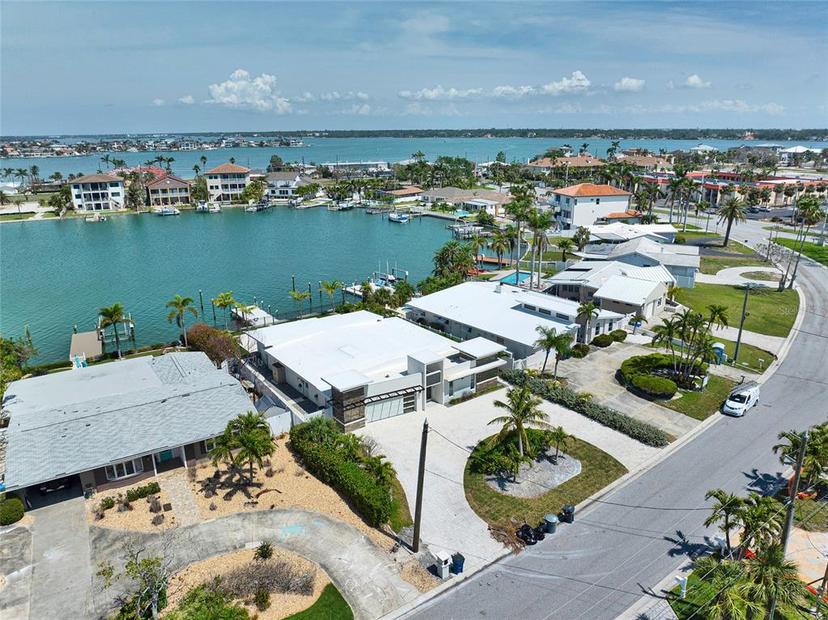 Picture of 25 Dolphin Drive, Treasure Island FL 33706