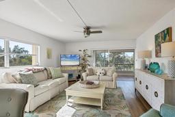 Picture of 225 Hourglass Way Unit 306, Sarasota, FL 34242