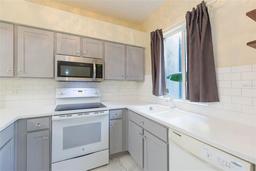 Picture of 18236 Paradise Point Drive, Tampa, FL 33647