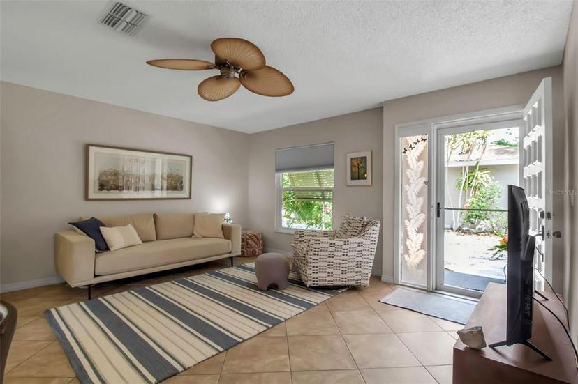 Picture of 721 N Jefferson Avenue Unit 721, Sarasota FL 34237