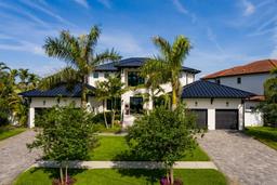 Picture of 389 Bayview Drive Ne, St Petersburg, FL 33704