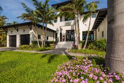 Picture of 389 Bayview Drive Ne, St Petersburg, FL 33704