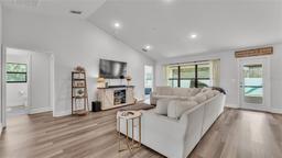 Picture of 185 Heritage Park Lane, Mulberry, FL 33860